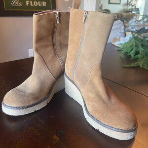 BERTUCHI NWT Suede Tan Boots Size 7.5